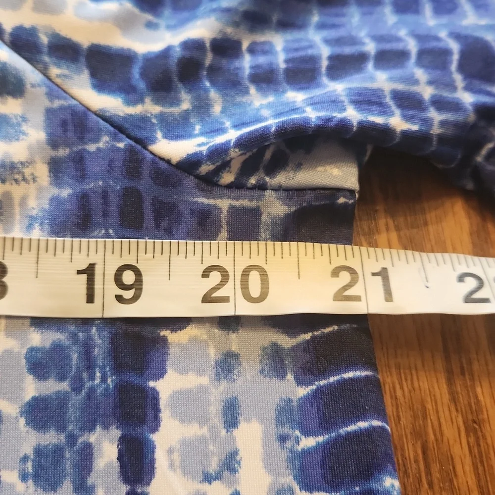 Tamera, Women's Top,  Excellent condition,  Size Large,  Blue, white - Picture 5 of 9